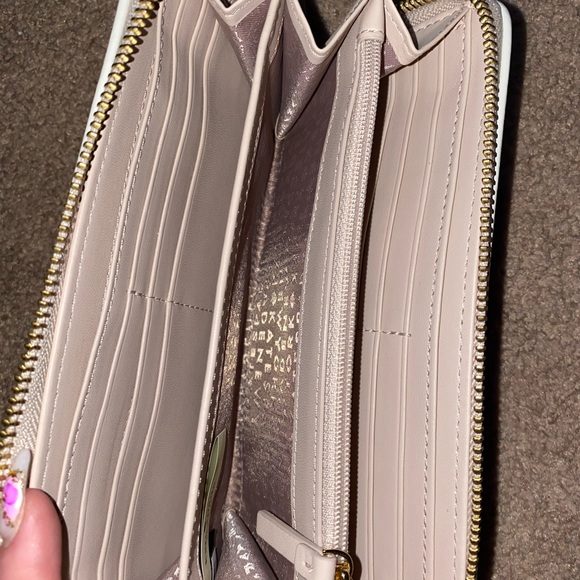 Kate Spade Wallet New with tags ! - Picture 4 of 6